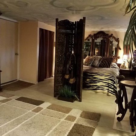 Exotic Large Basement Studio Hotel Montreal Exterior photo